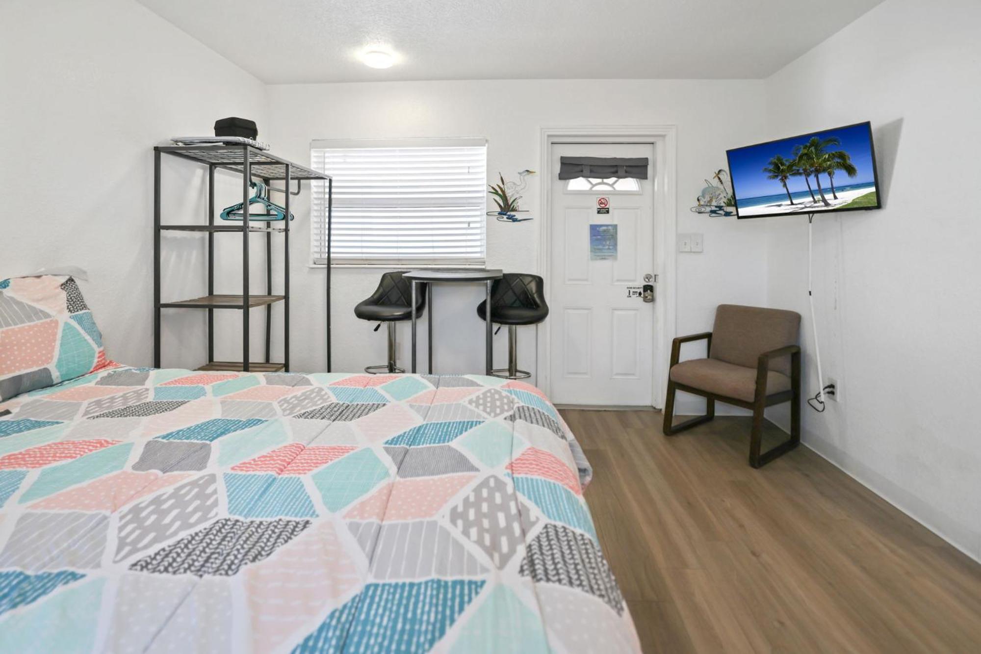Sun Island Motel 3*