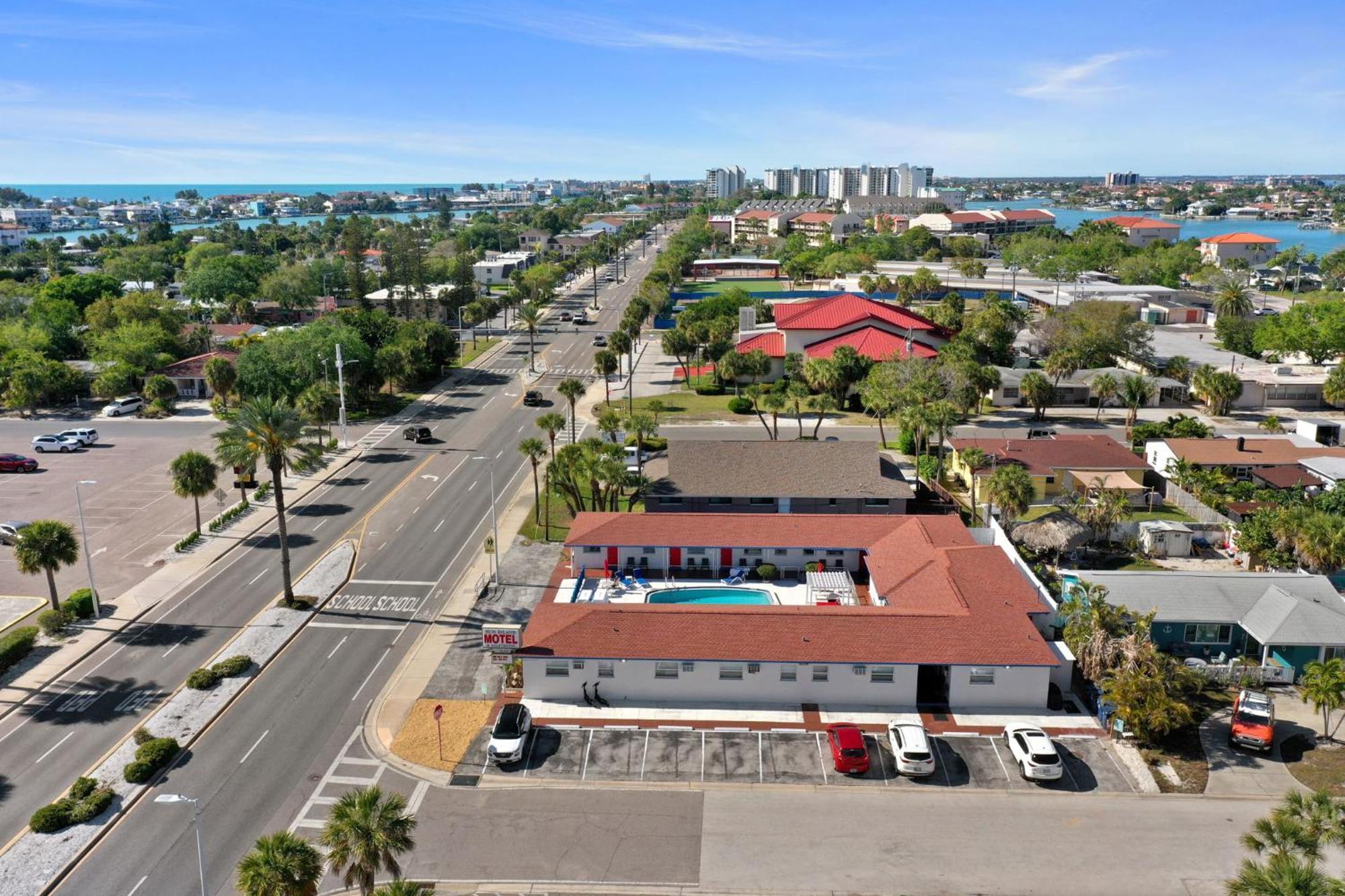 Sun Island Motel 3*