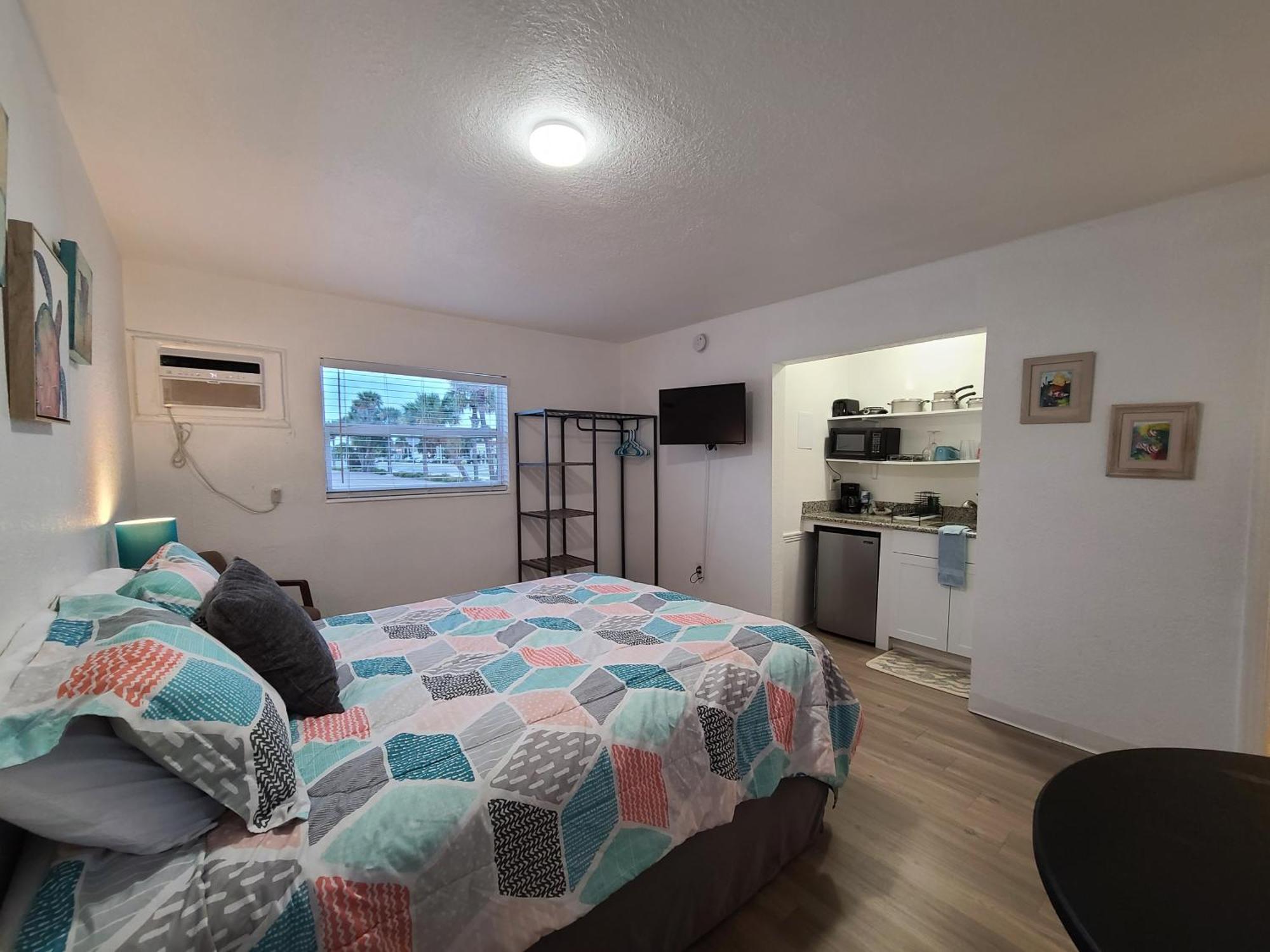 Sun Island Motel 3*